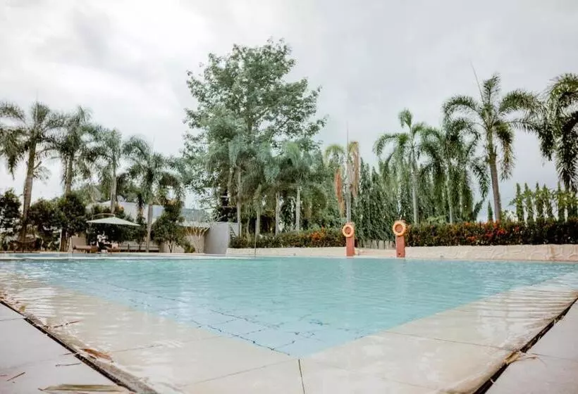 Hotelli Estancia De Lorenzo Tarlac