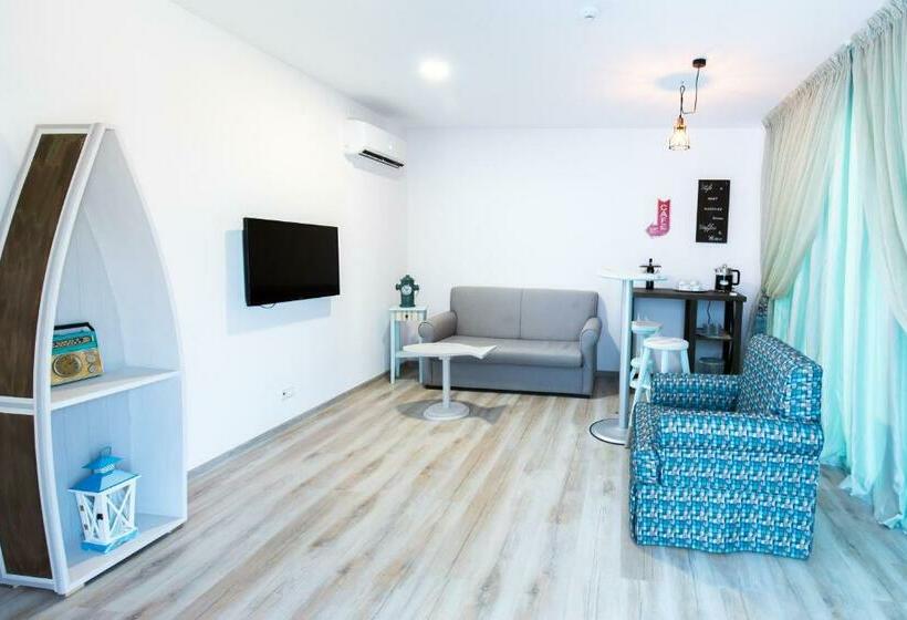 Пансион The Shore House