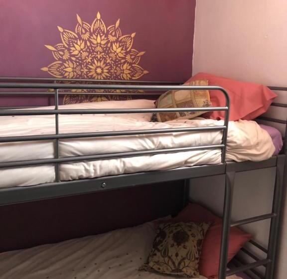 هاستل Buddha Bee 18 To 35 Years Only