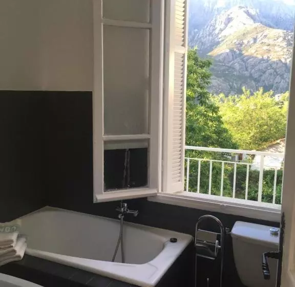 Aamiaismajoitus (B&B) 1er Consul