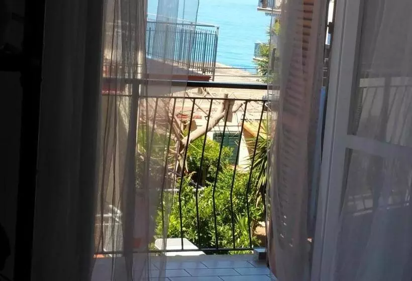 Aamiaismajoitus (B&B) A Due Passi Dal Mare