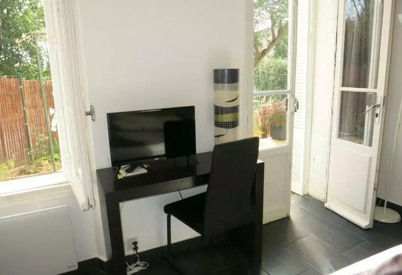 تختخواب و صبحانه Villa Les Lys