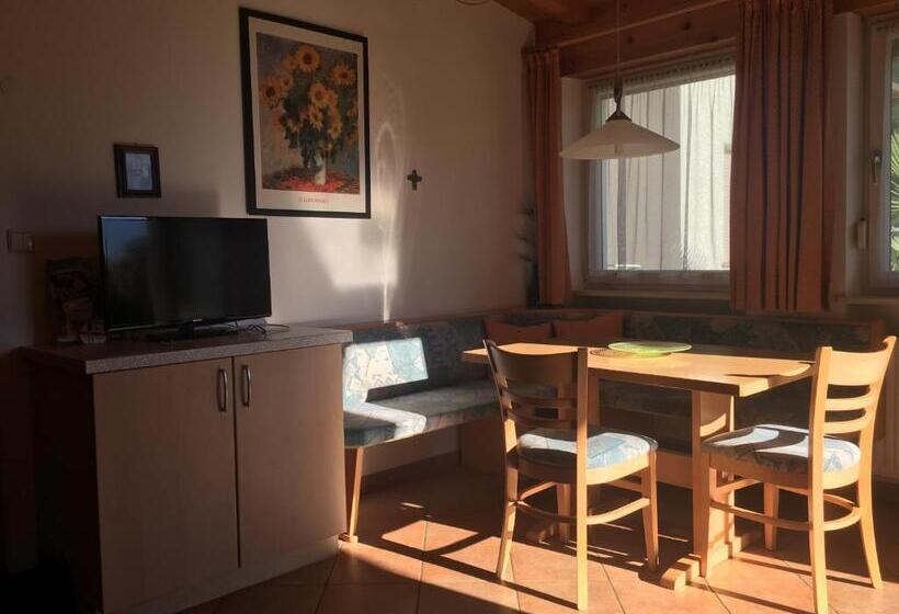 هتل Weingut Zundlhof