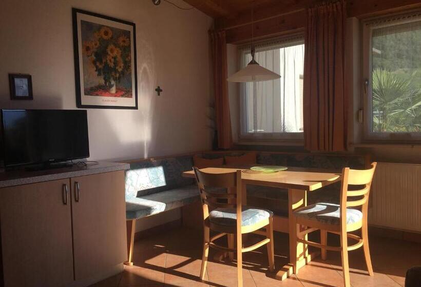 هتل Weingut Zundlhof