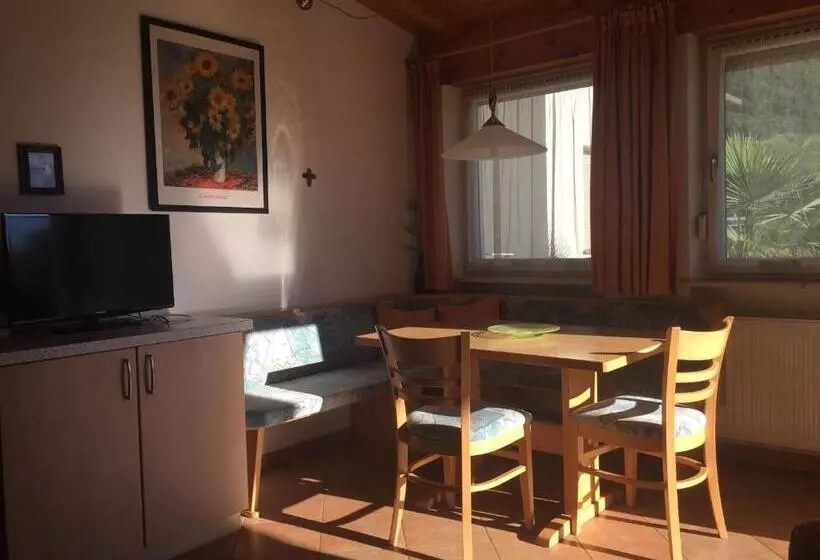 هتل Weingut Zundlhof