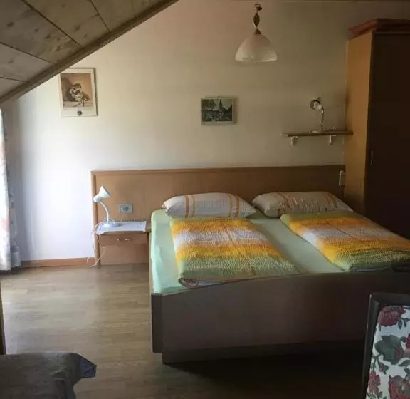 هتل Weingut Zundlhof