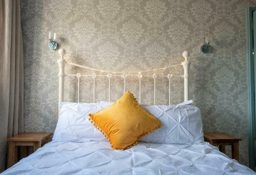 פנסיון Clovelly Guest House