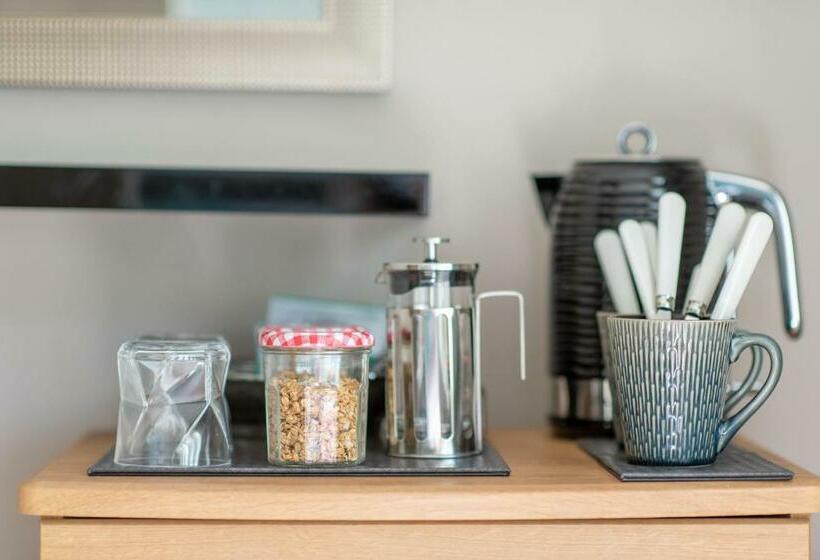 פנסיון Clovelly Guest House