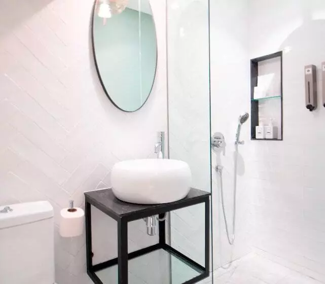 Harbour Ville Hotel   Hamilton