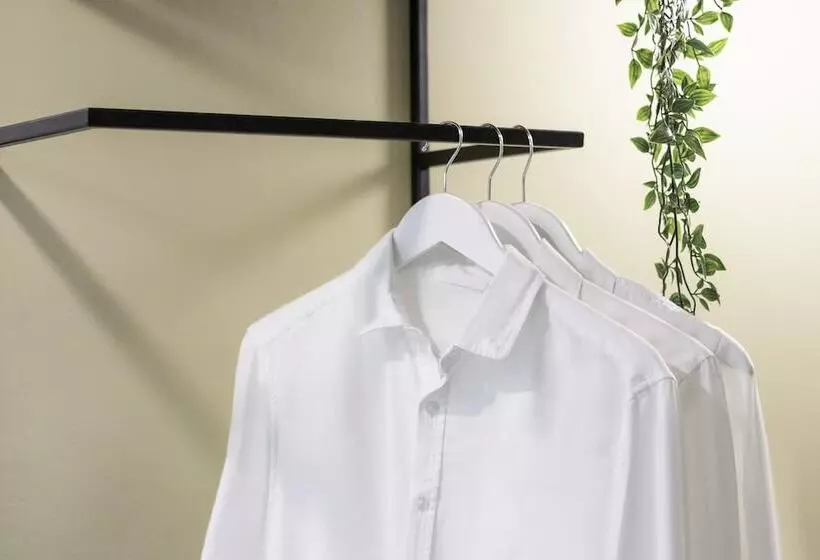 Harbour Ville Hotel   Hamilton