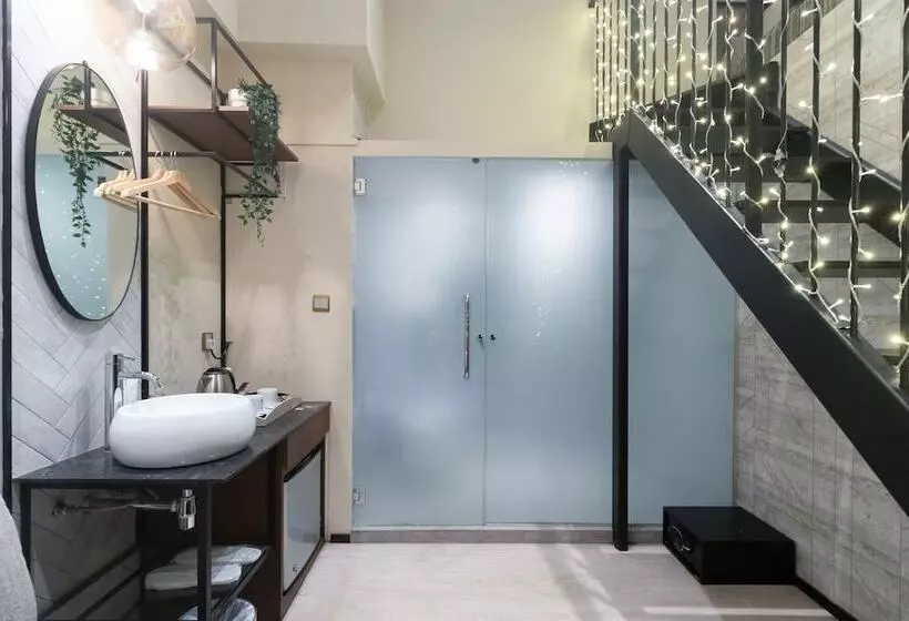 Harbour Ville Hotel   Hamilton