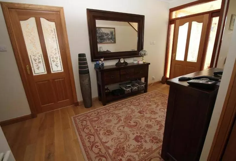 تختخواب و صبحانه Manor House