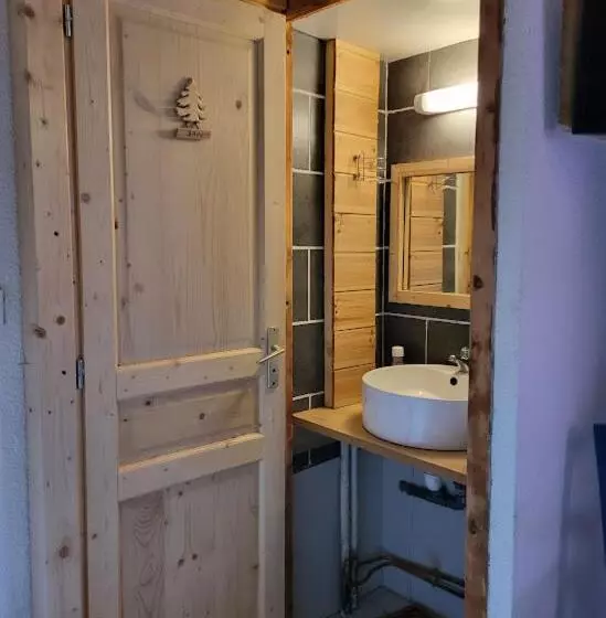هتل Auberge La Coulette