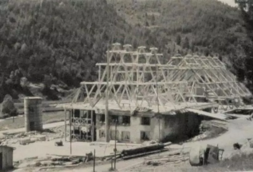 ユースホステル Café   Pension Bernreutehof