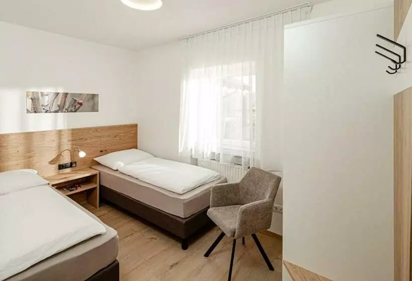 ホテル Prälatenhof Wine & Apartments