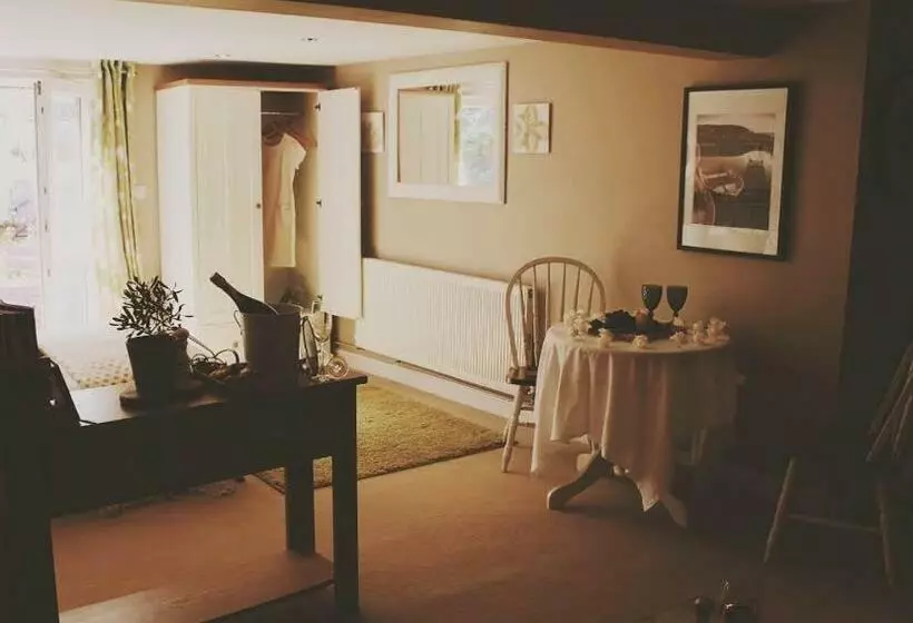 Aamiaismajoitus (B&B) Glanmor Garden Apartment