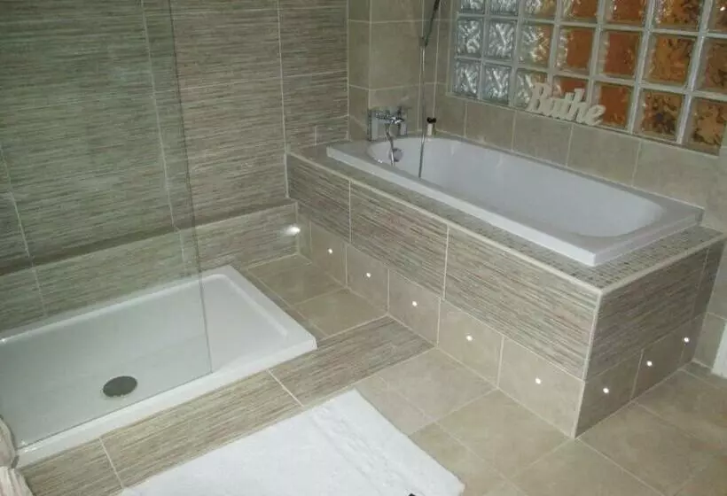 Aamiaismajoitus (B&B) Glanmor Garden Apartment