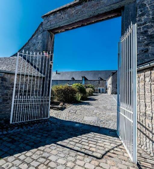 تختخواب و صبحانه La Belle étable