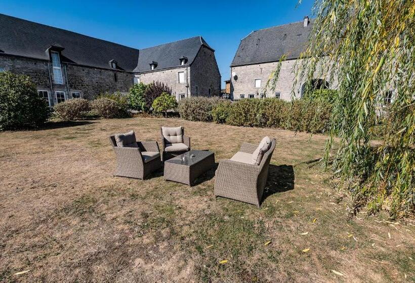 تختخواب و صبحانه La Belle étable