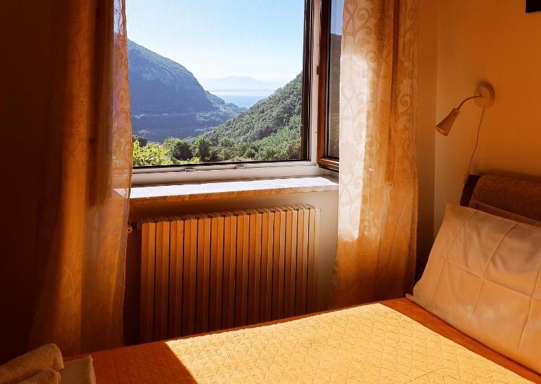 تختخواب و صبحانه La Roccia Incantata Amalfi Coast