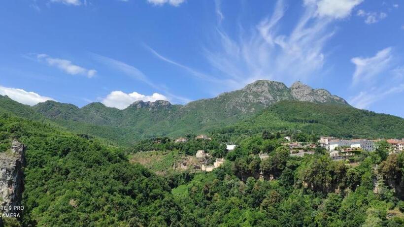 تختخواب و صبحانه La Roccia Incantata Amalfi Coast