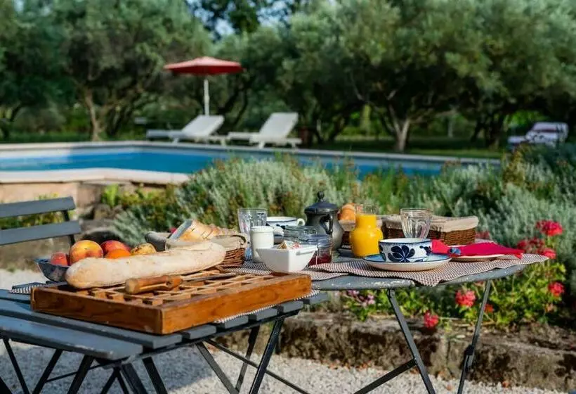 Aamiaismajoitus (B&B) Mas De L Arrivette