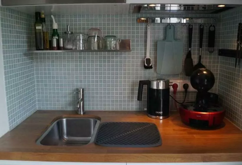 ベッドアンドブレックファースト Room With A Few