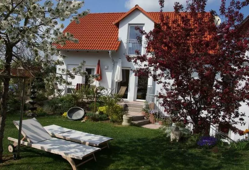 ペンション Karuna Haus