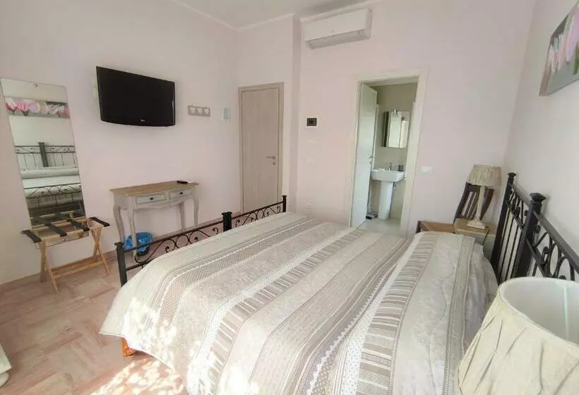 ベッドアンドブレックファースト La Mimosa Chic