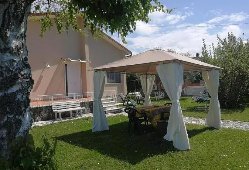 ベッドアンドブレックファースト La Mimosa Chic