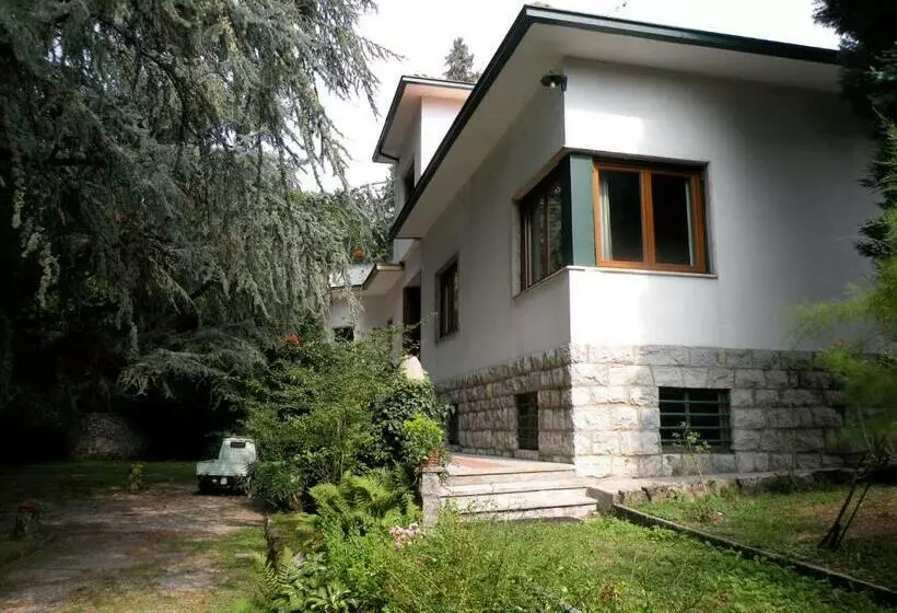 Aamiaismajoitus (B&B) Villa Adele