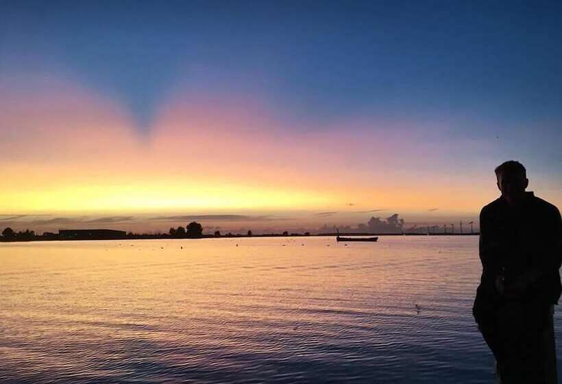 Hotel The Cabin @ Mps Noorderzon