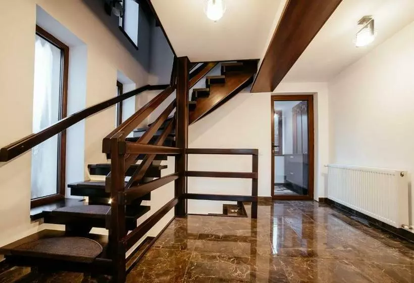 ペンション Serban Cottage
