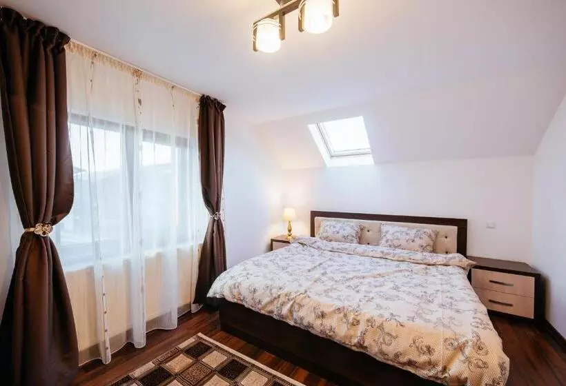 ペンション Serban Cottage
