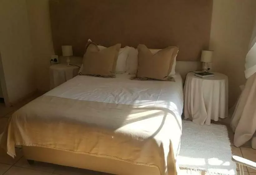 Majatalo Graceland Self Catering Cottages