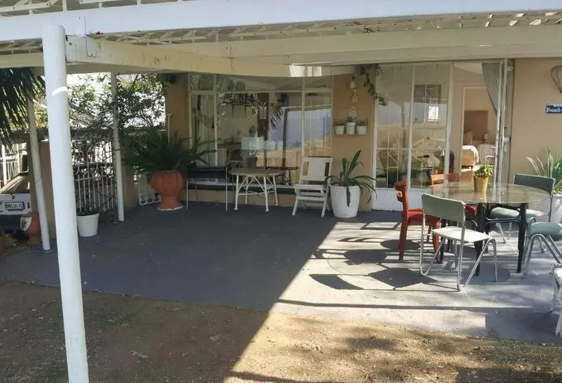 Majatalo Graceland Self Catering Cottages