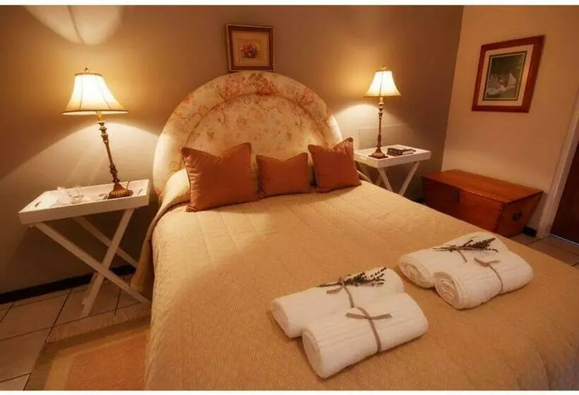 Majatalo Graceland Self Catering Cottages