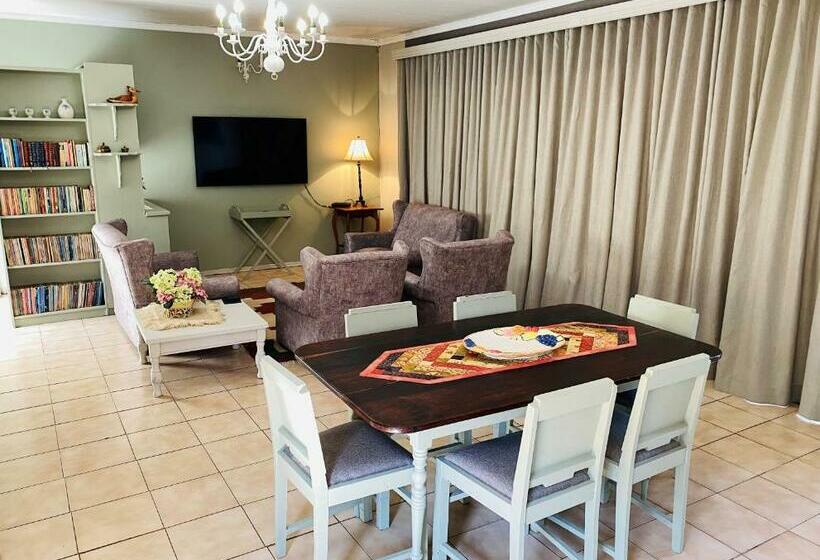 膳宿费 Graceland Self Catering Cottages