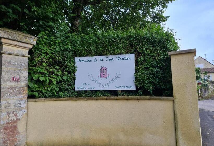 צימר Domaine De La Cour Vautier