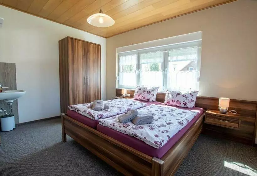 Aamiaismajoitus (B&B) Gästehaus Djuren