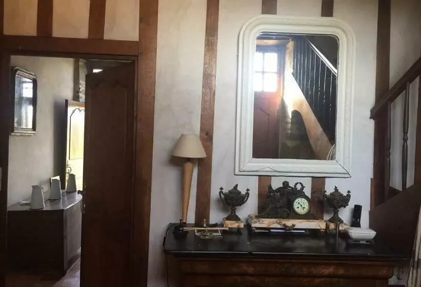 تختخواب و صبحانه L Ancien Presbytère D Ardevon