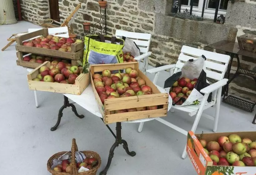 تختخواب و صبحانه L Ancien Presbytère D Ardevon