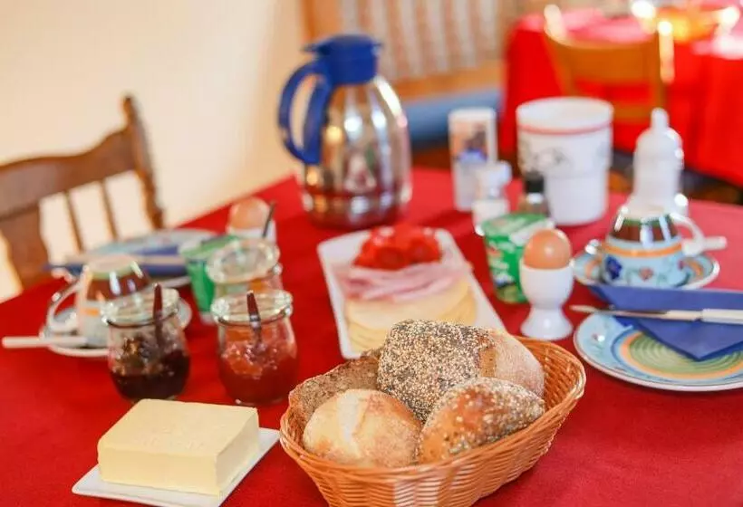 Aamiaismajoitus (B&B) Landhaus Freund