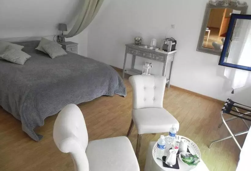 Aamiaismajoitus (B&B) Villa D Ys