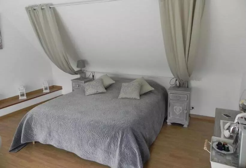 Aamiaismajoitus (B&B) Villa D Ys