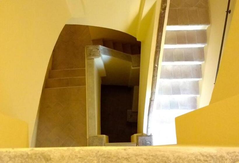 بنسيون Camere Calocci