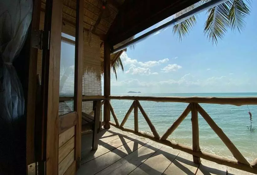 Lomakeskus Castaway Beach Bungalows