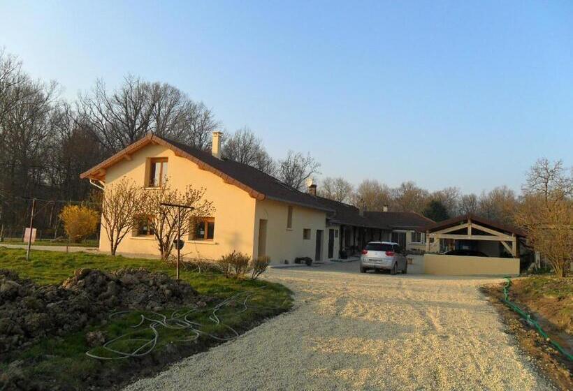 مبيت وإفطار Aux Cadollines