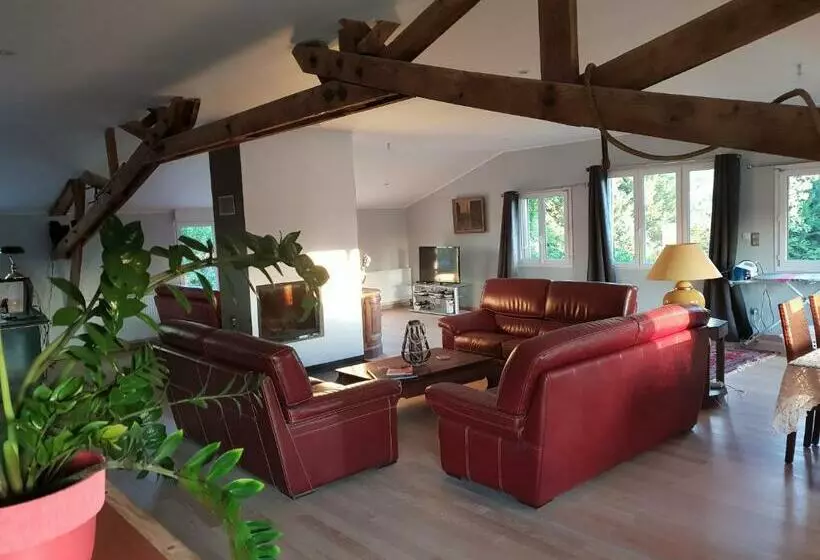 Aamiaismajoitus (B&B) Chambre D Hôte De L élevage Du Lattay