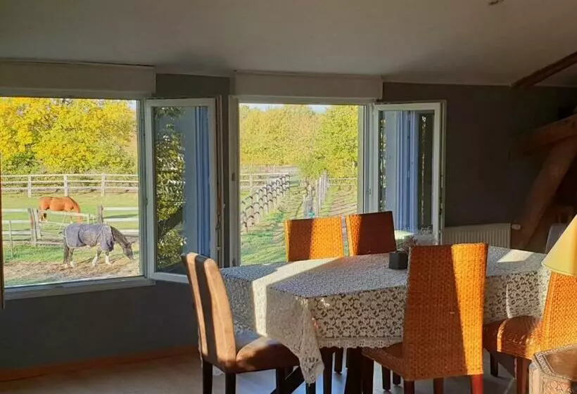 Aamiaismajoitus (B&B) Chambre D Hôte De L élevage Du Lattay